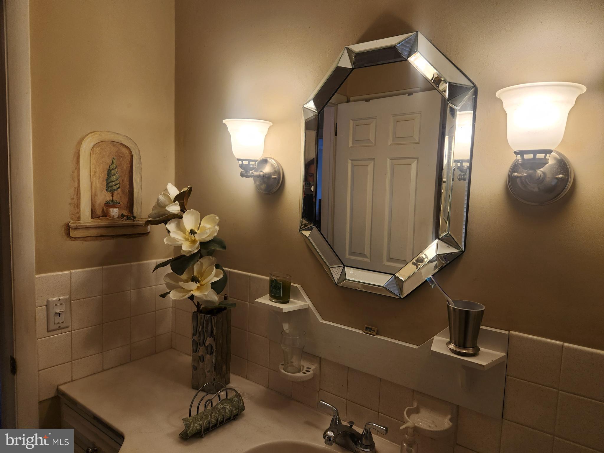 2707 Kimberly Road Lancaster, PA 17603 - Photo 6 of 17 a bathroom with a mirror