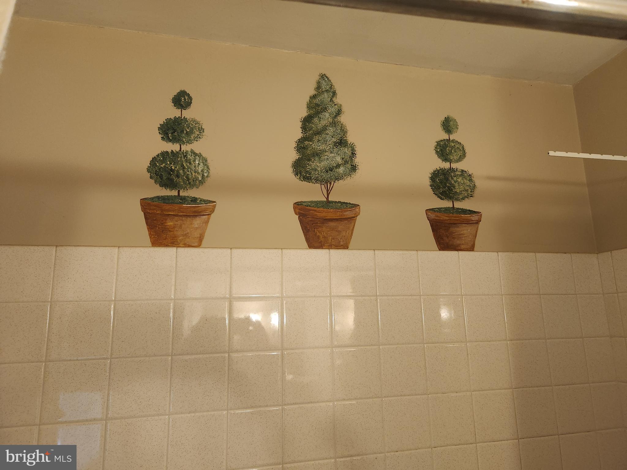 2707 Kimberly Road Lancaster, PA 17603 - Photo 7 of 17 a bathroom with a double vanity sink