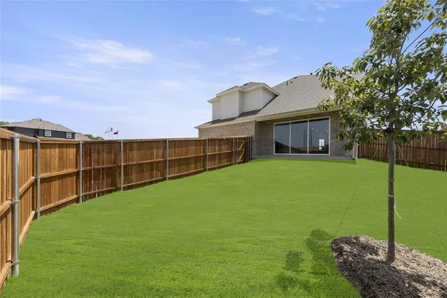 a view of a backyard with a small cabin