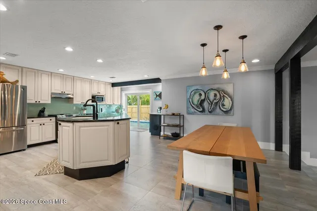 $859,900 | 808 Puesta Del Sol Plaza, Indialantic, FL 32903