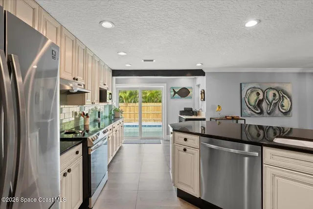 $859,900 | 808 Puesta Del Sol Plaza, Indialantic, FL 32903