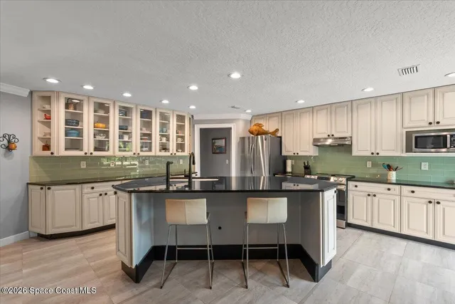 $859,900 | 808 Puesta Del Sol Plaza, Indialantic, FL 32903