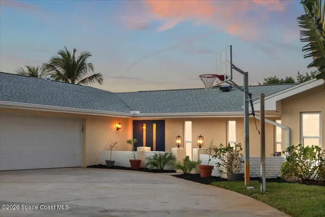 $859,900 | 808 Puesta Del Sol Plaza, Indialantic, FL 32903