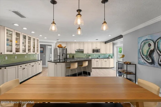 $859,900 | 808 Puesta Del Sol Plaza, Indialantic, FL 32903