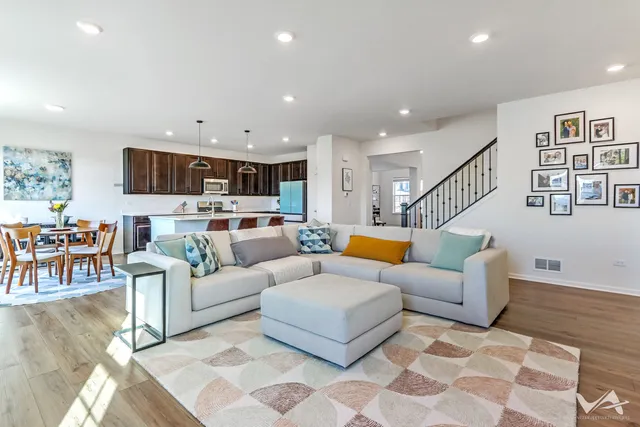 $600,000 | 1828 Coralito Lane, Elgin, IL 60124