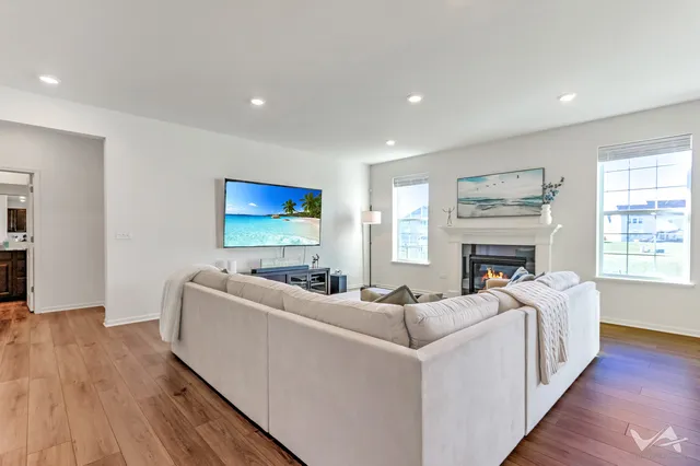 $600,000 | 1828 Coralito Lane, Elgin, IL 60124