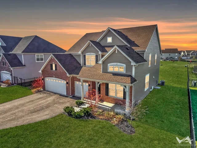 $600,000 | 1828 Coralito Lane, Elgin, IL 60124