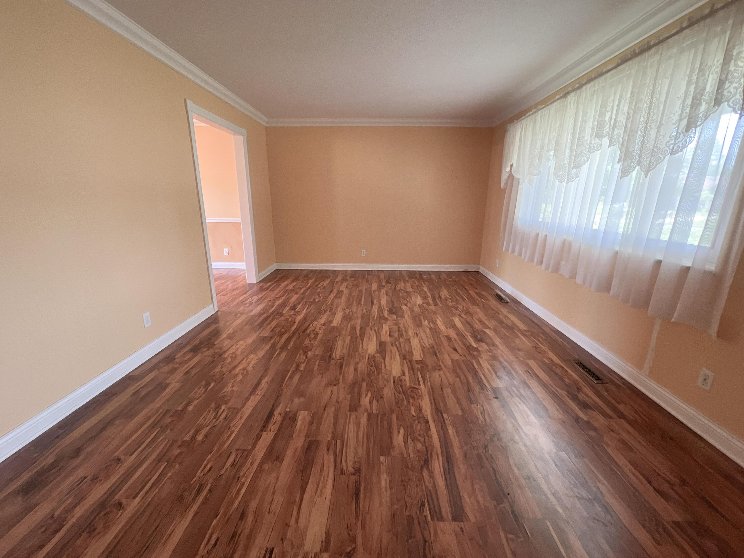 2322 Edmonton Road Columbus, OH 43229 - Photo 5 of 25 Living Room