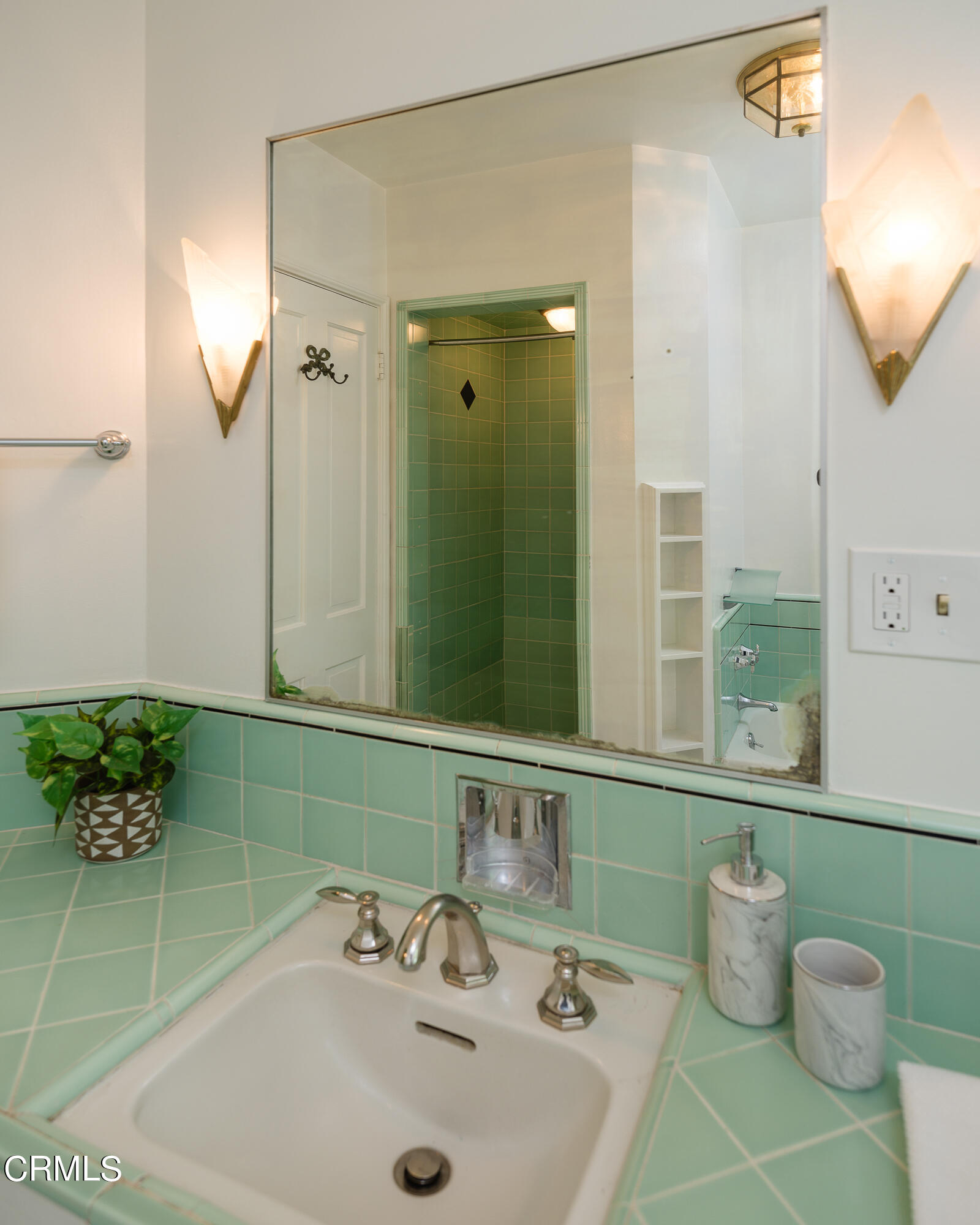 2295 Norwic Place Altadena, CA 91001 - Photo 26 of 60 a bathroom with a sink and a mirror