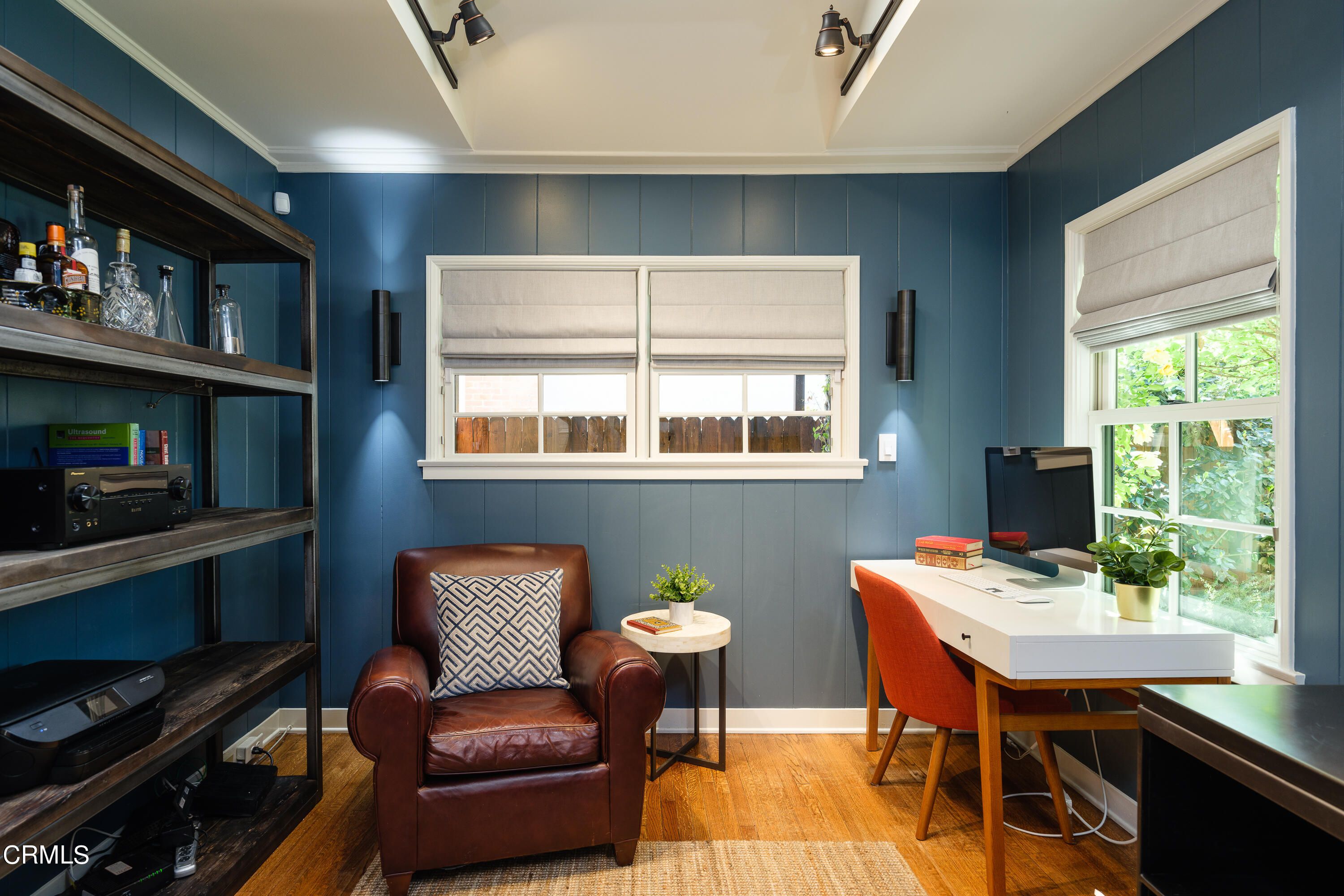 2295 Norwic Place Altadena, CA 91001 - Photo 30 of 60 a workspace with furniture and window