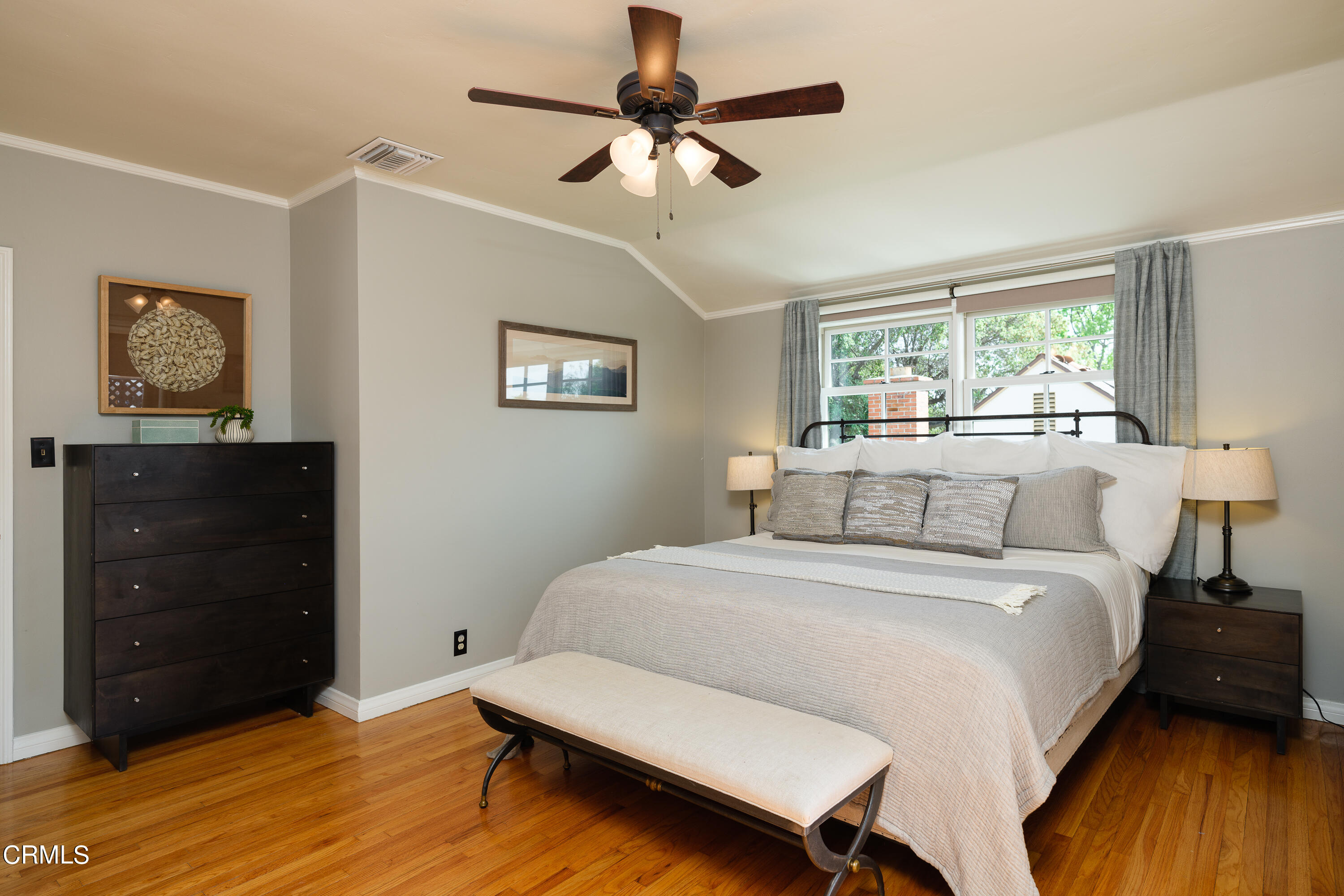 2295 Norwic Place Altadena, CA 91001 - Photo 34 of 60 a bedroom with a bed and a dresser