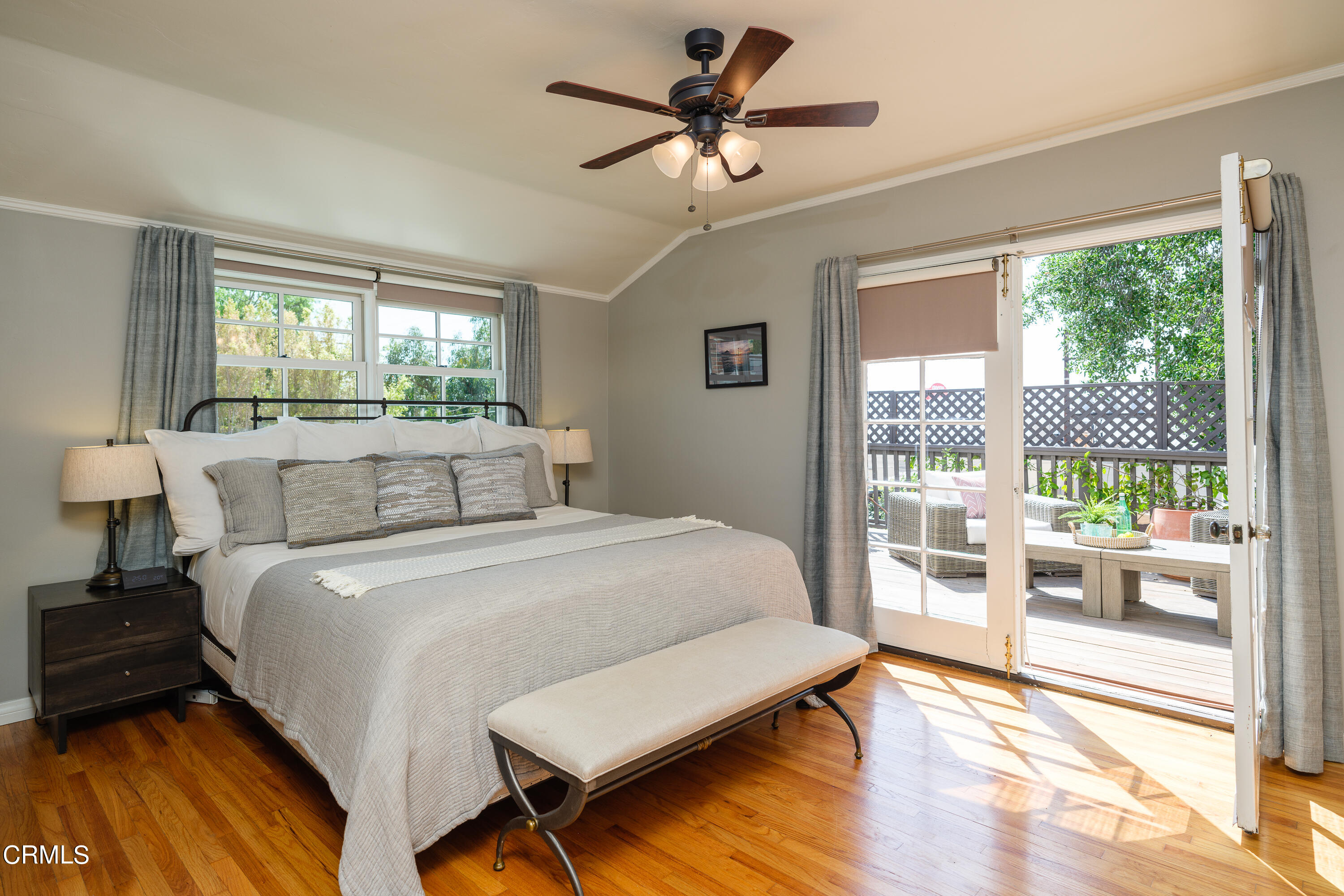 2295 Norwic Place Altadena, CA 91001 - Photo 35 of 60 a spacious bedroom with a bed and a table in it