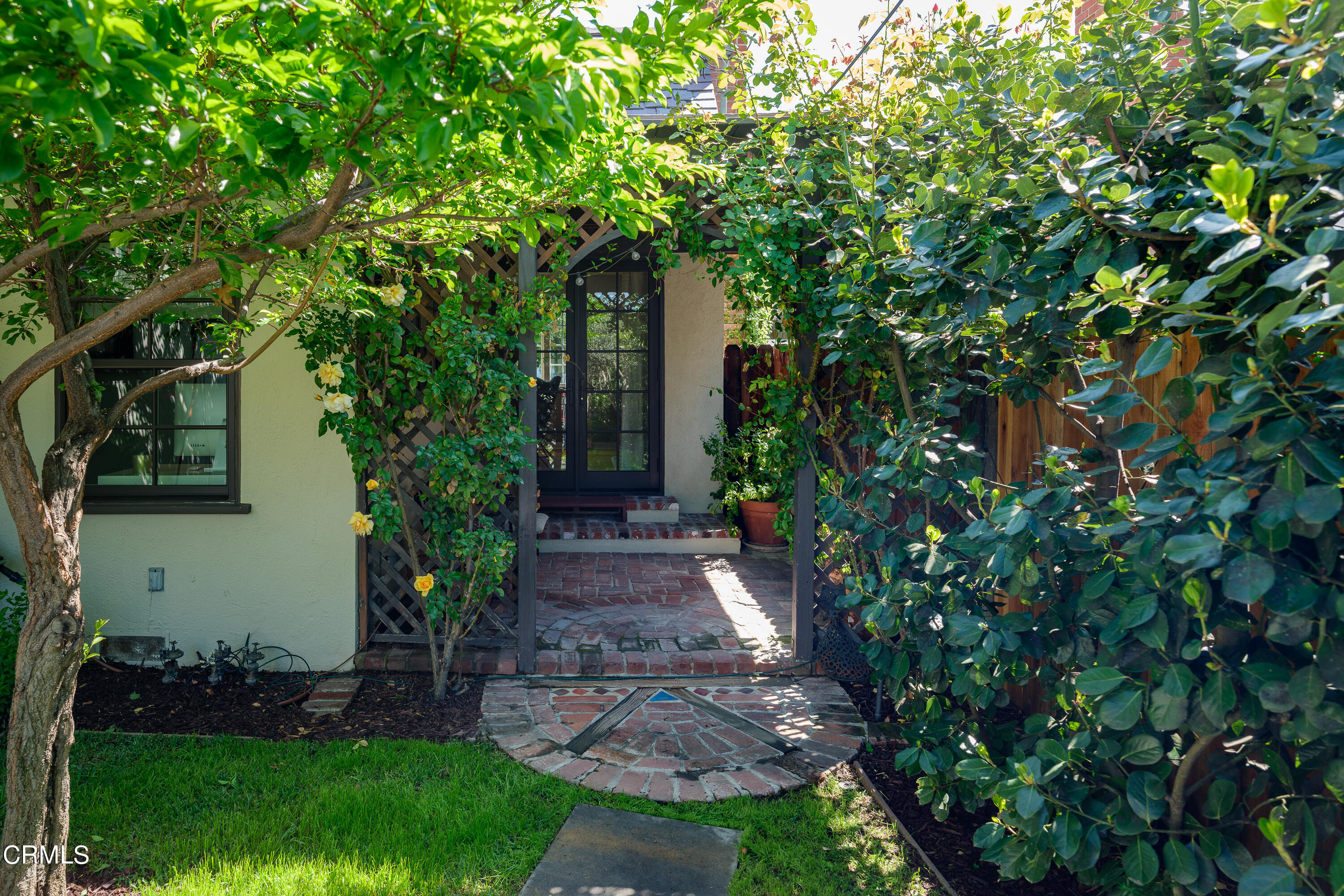2295 Norwic Place Altadena, CA 91001 - Photo 58 of 60 a front view of a house with garden