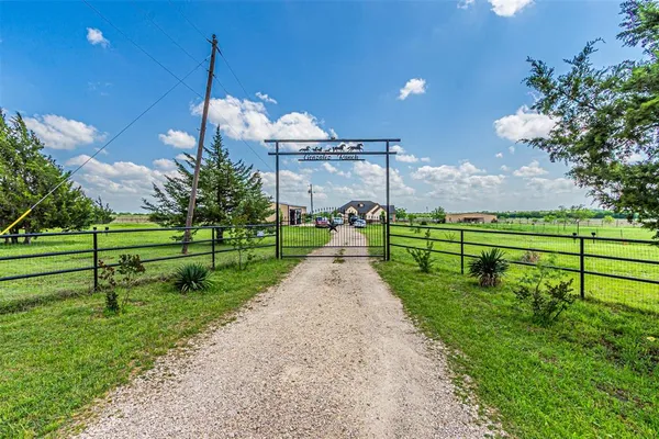 $998,000 | 5032 County Road 212, Alvarado, TX 76009
