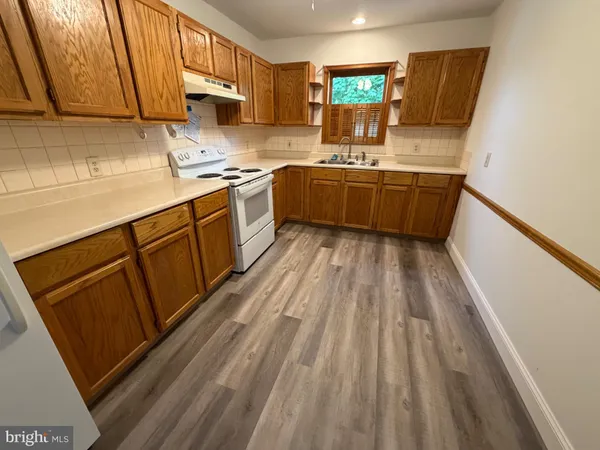 $2,700 | 122 Glen Avenue, Langhorne, PA 19047