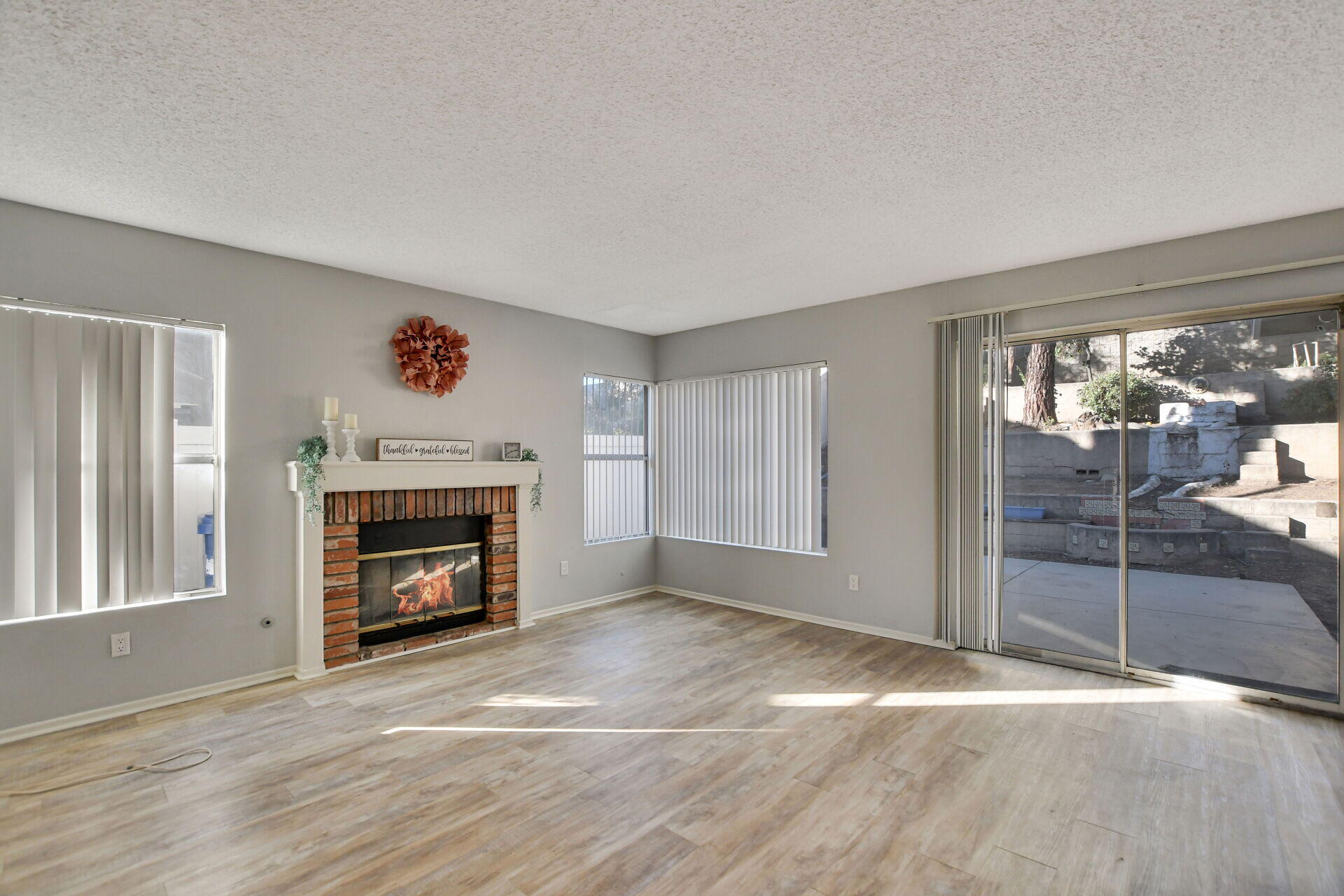 29130 Lake Ridge Lane Highland, CA 92346 - Photo 14 of 32 017-1920x1080-photo