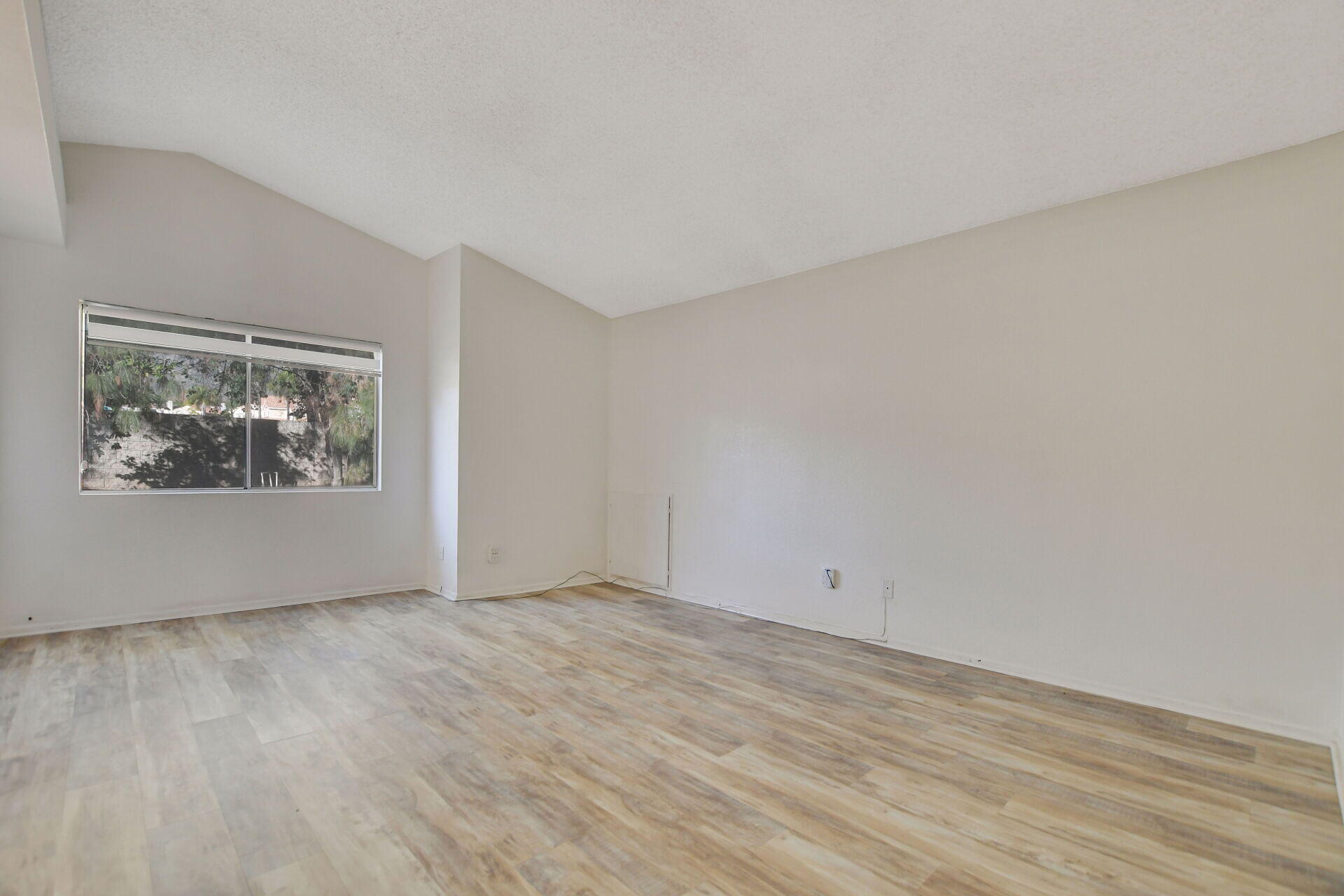 29130 Lake Ridge Lane Highland, CA 92346 - Photo 20 of 32 023-1920x1080-photo