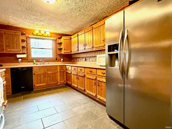 $369,900 | 506 Thompson Lane, Mitchell, IN 47446