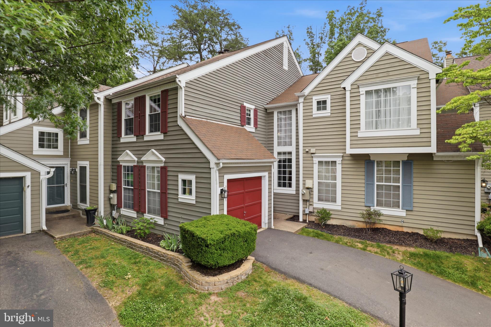 11757 Arbor Glen Way Reston, VA 20194 - Photo 4 of 60