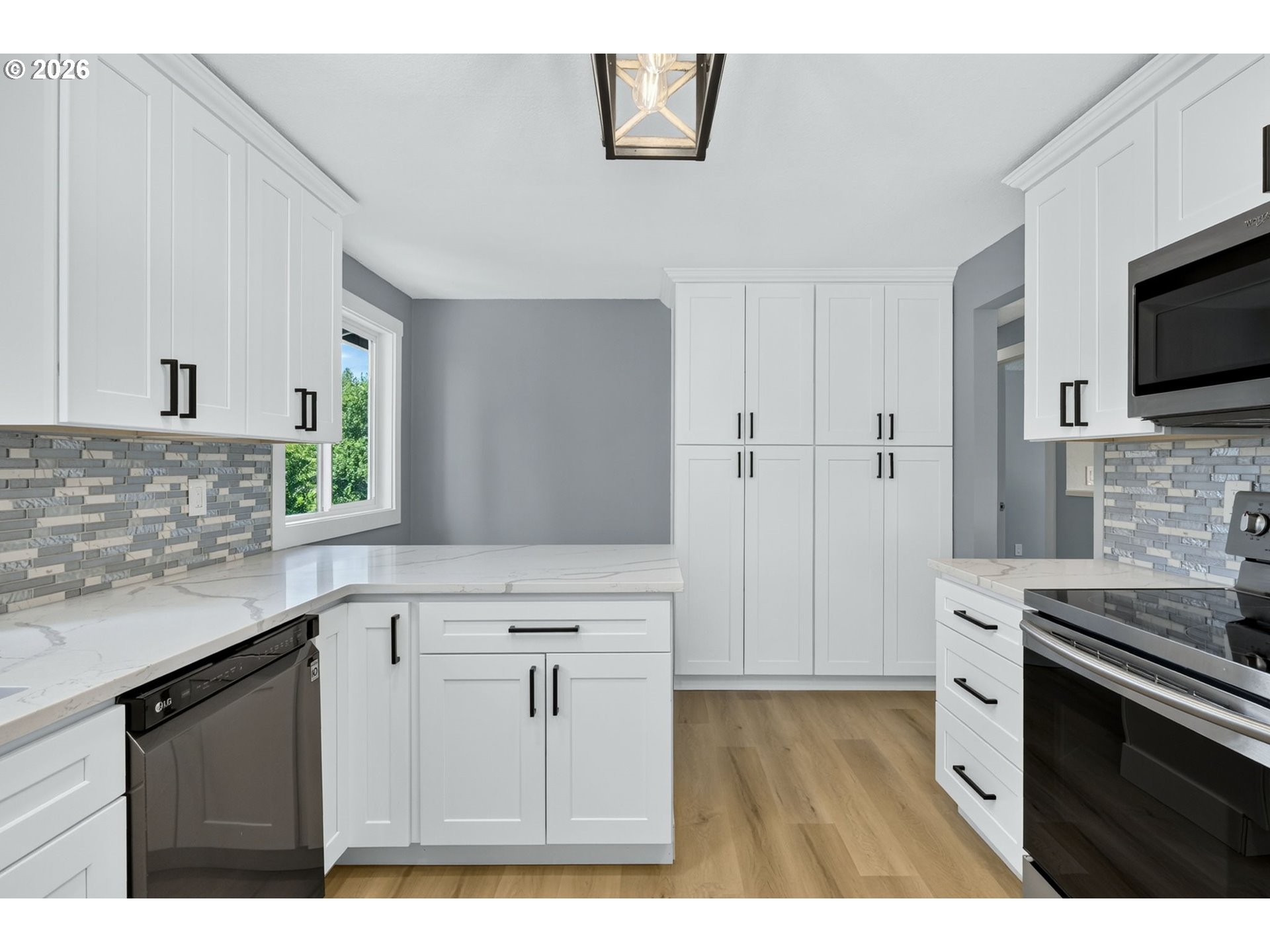5685 Southwest 207th Avenue Beaverton, OR 97078 - Photo 10 of 43 Kitchen