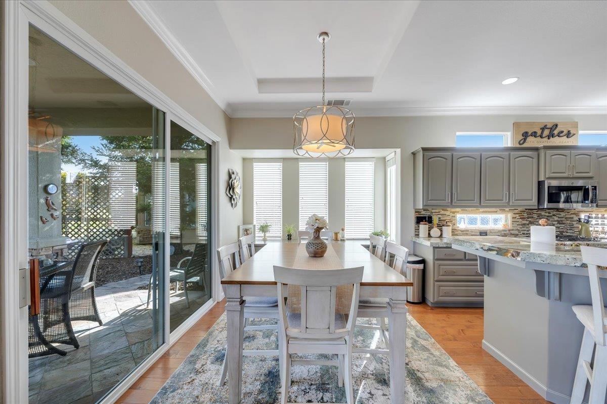 300 Rock Ridge Lane Copperopolis, CA 95228 - Photo 44 of 99 Dine inside or out.