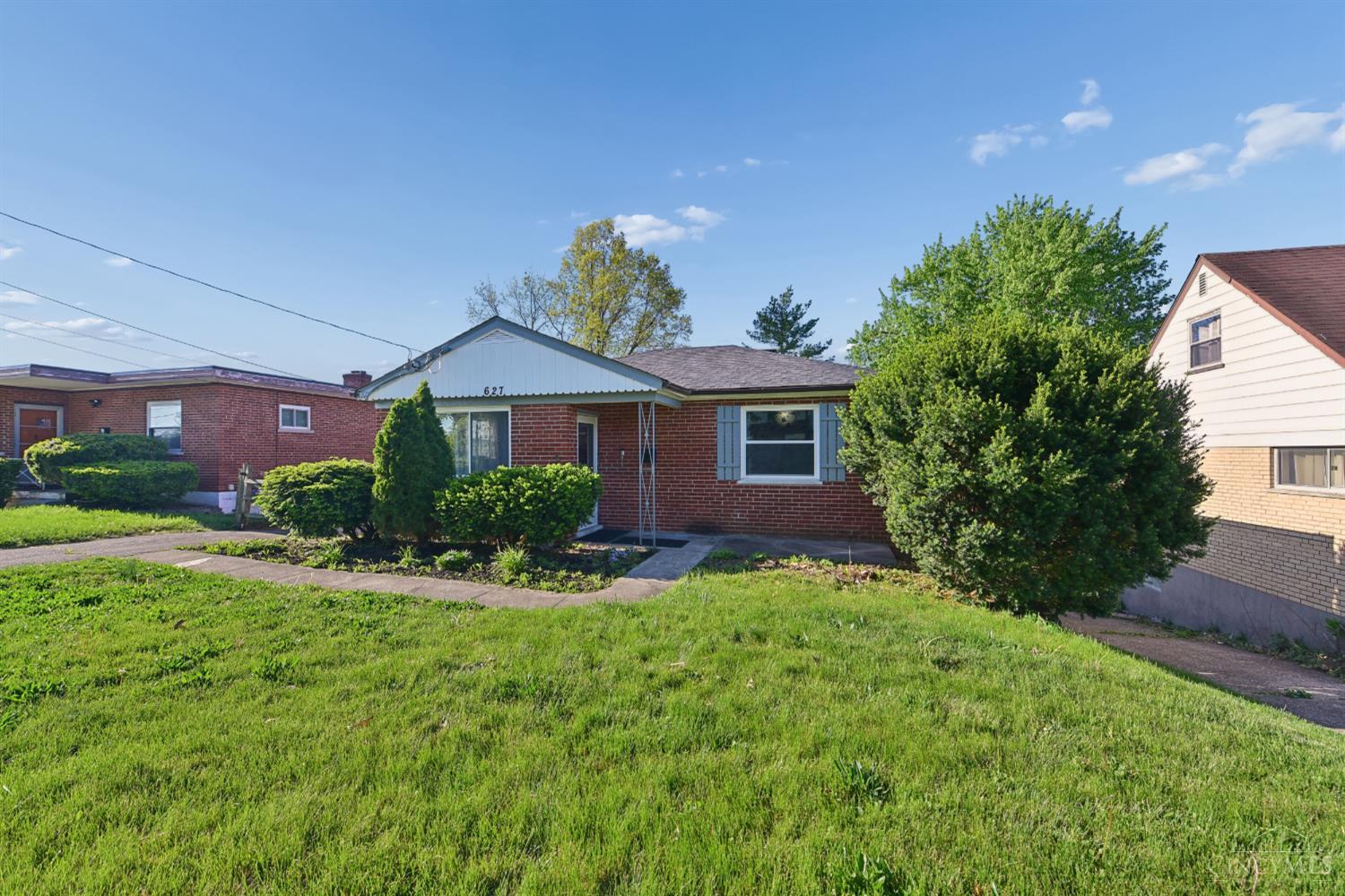 627 Roebling Road Cincinnati, OH 45238 - Photo 2 of 53