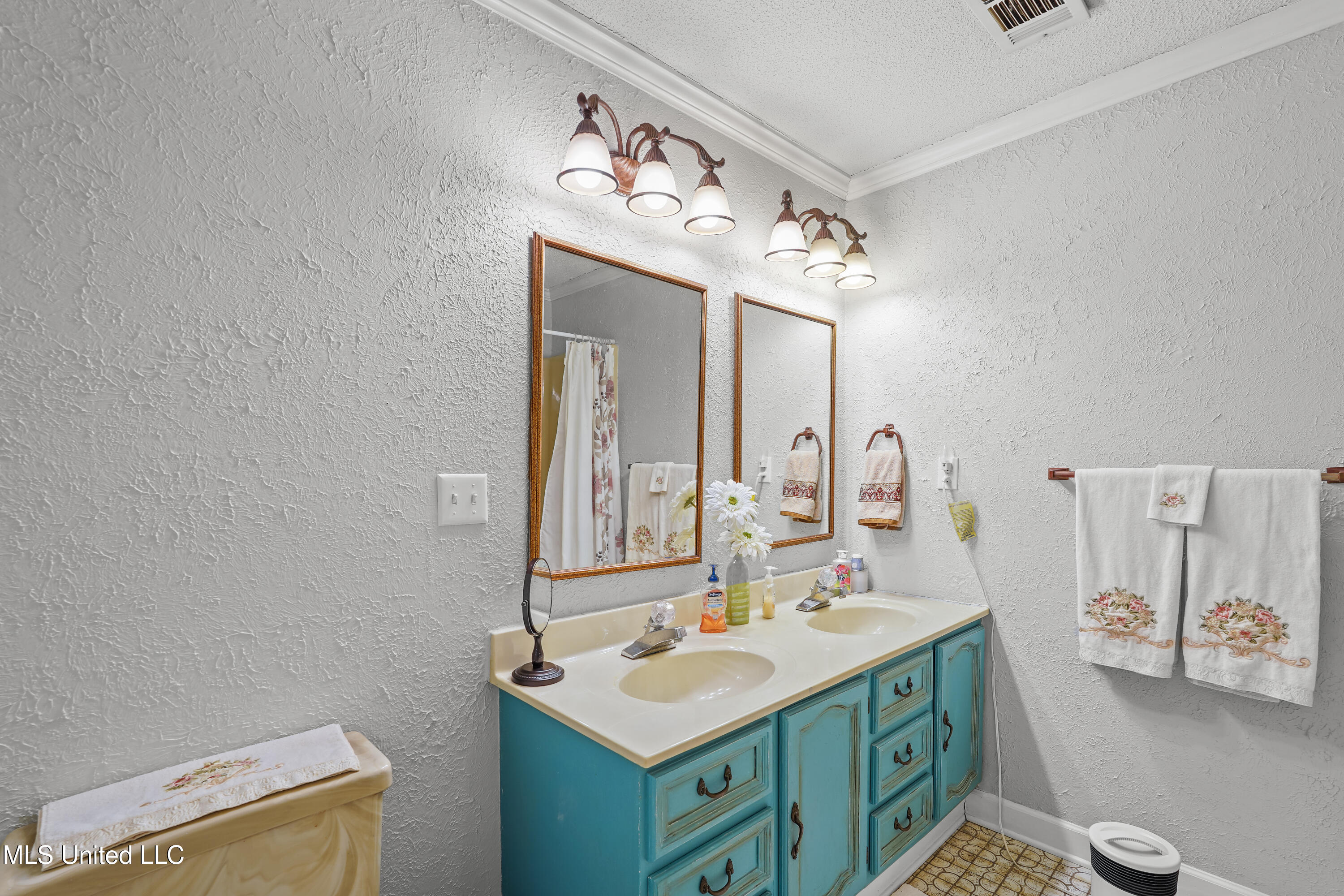 3777 Sunflower School Road Clarksdale, MS 38614 - Photo 13 of 18 3777 Sunflower Sc bath