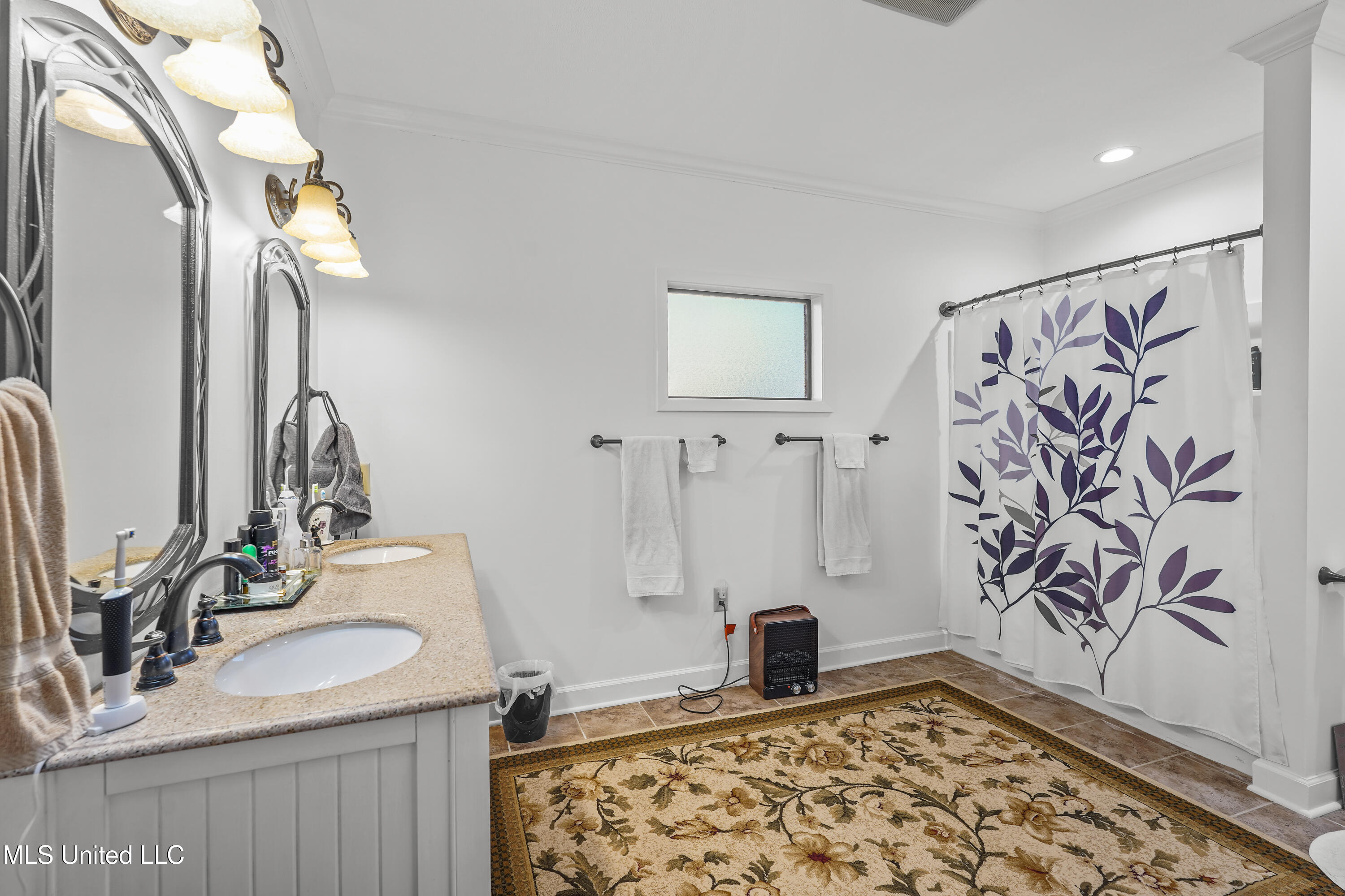 3777 Sunflower School Road Clarksdale, MS 38614 - Photo 14 of 18 3777 Sunflower Sc bath 1