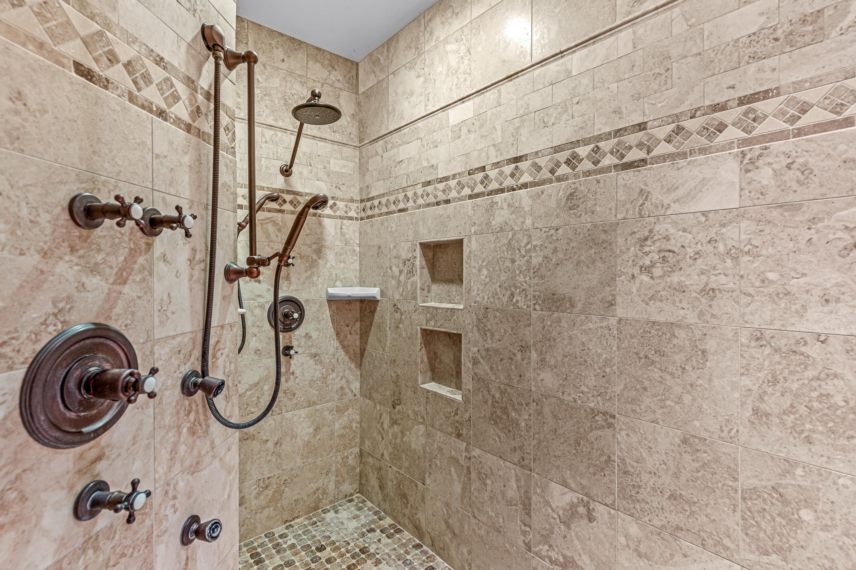 1820 Dry Creek Road Eagle Point, OR 97524 - Photo 39 of 64 Master Bathroom
