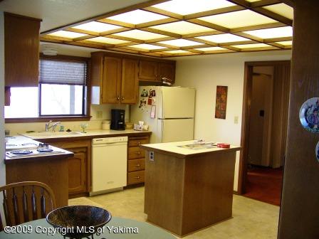 168002 McCreadie Road Grandview, WA 98930 - Photo 15 of 34 a kitchen with a sink and cabinets