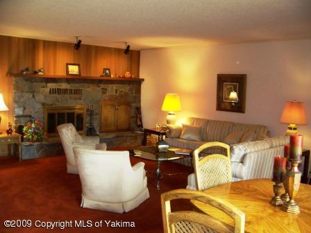 168002 McCreadie Road Grandview, WA 98930 - Photo 18 of 34 a living room with furniture a fireplace and a lamp