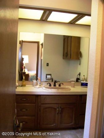 168002 McCreadie Road Grandview, WA 98930 - Photo 21 of 34 a bathroom with a sink and a mirror