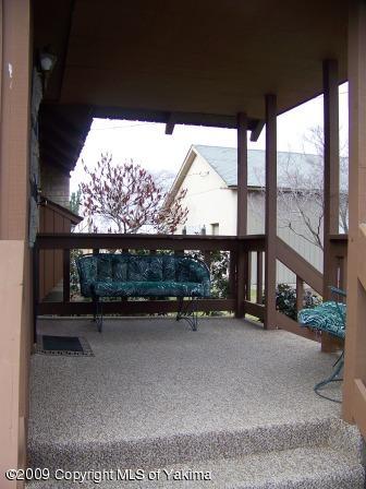 168002 McCreadie Road Grandview, WA 98930 - Photo 27 of 34 a view of patio with a table under an umbrella