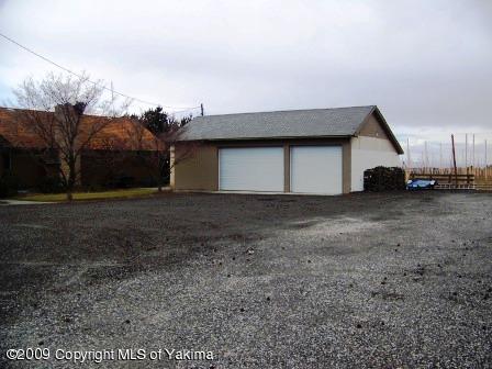 168002 McCreadie Road Grandview, WA 98930 - Photo 29 of 34 a house view with a outdoor space