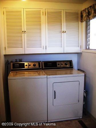 168002 McCreadie Road Grandview, WA 98930 - Photo 34 of 34 a close up of a stove a microwave and a window