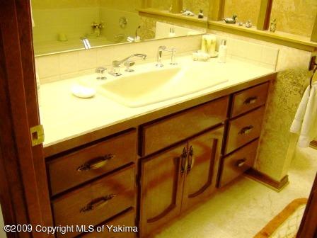 168002 McCreadie Road Grandview, WA 98930 - Photo 6 of 34 a view of a bathroom with sink