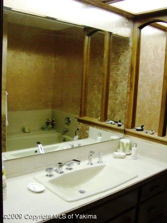 168002 McCreadie Road Grandview, WA 98930 - Photo 7 of 34 a bathroom with a sink and a mirror
