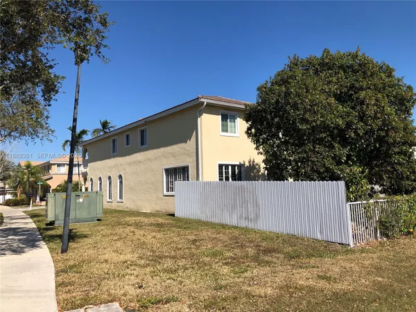a view of a house with a yard
