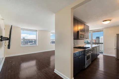 $475,000 | 545 North Dearborn Street, Unit 2301, Chicago, IL 60654