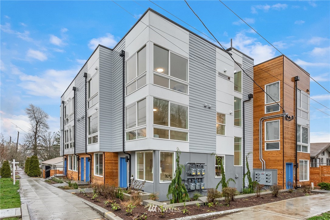 2402 Southwest Genesee Street Seattle, WA 98106 - Photo 1 of 17 Gallery Image 1