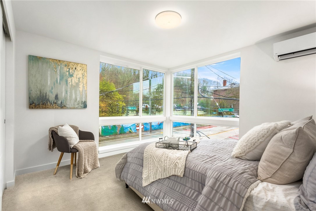 2402 Southwest Genesee Street Seattle, WA 98106 - Photo 11 of 17 Gallery Image 11