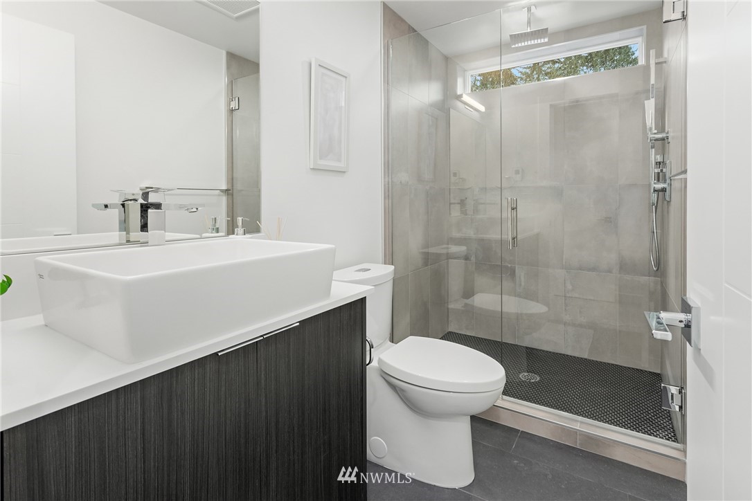 2402 Southwest Genesee Street Seattle, WA 98106 - Photo 13 of 17 Gallery Image 13