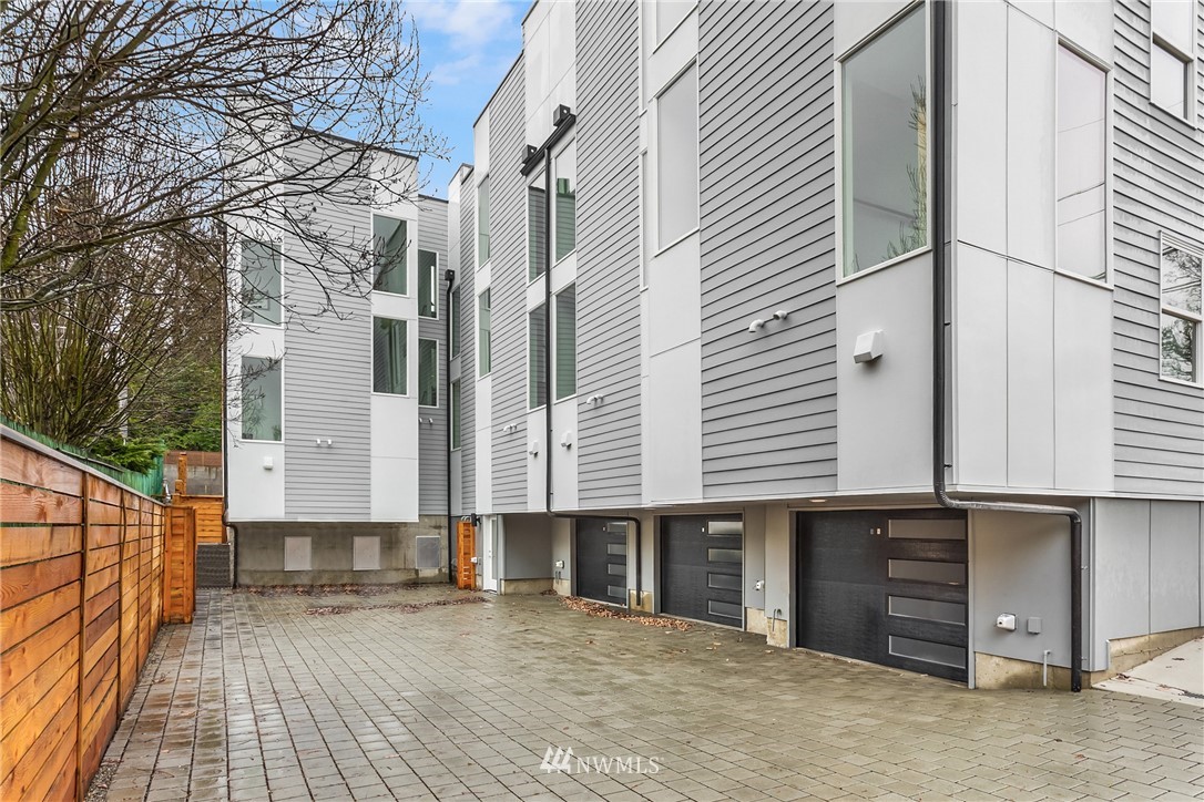2402 Southwest Genesee Street Seattle, WA 98106 - Photo 17 of 17 Gallery Image 17