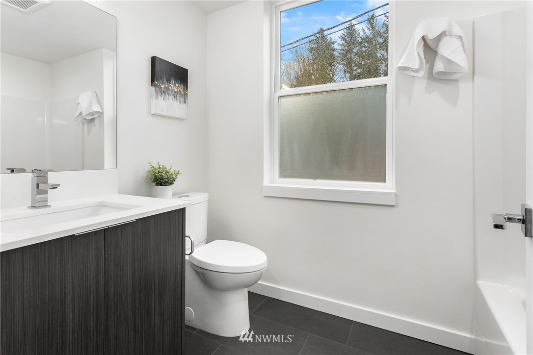2402 Southwest Genesee Street Seattle, WA 98106 - Photo 10 of 17 Gallery Image 10