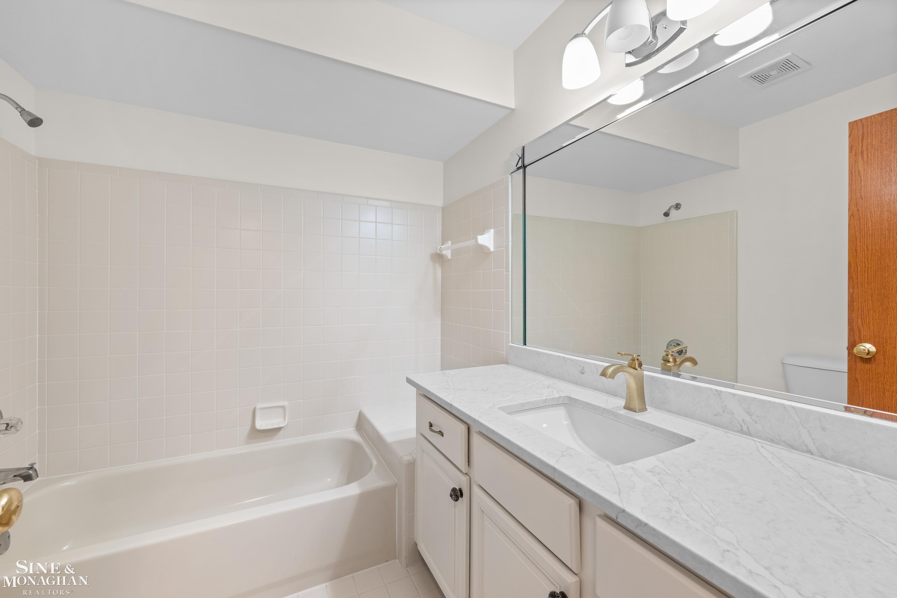 52112 Southview Ridge Macomb, MI 48042 - Photo 14 of 38