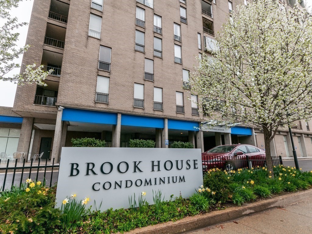 33 Pond Avenue, Unit 524 Brookline, MA 02445 - Photo 23 of 26 front view of a building