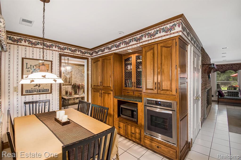 33821 Argonne Road Farmington Hills, MI 48335 - Photo 11 of 39