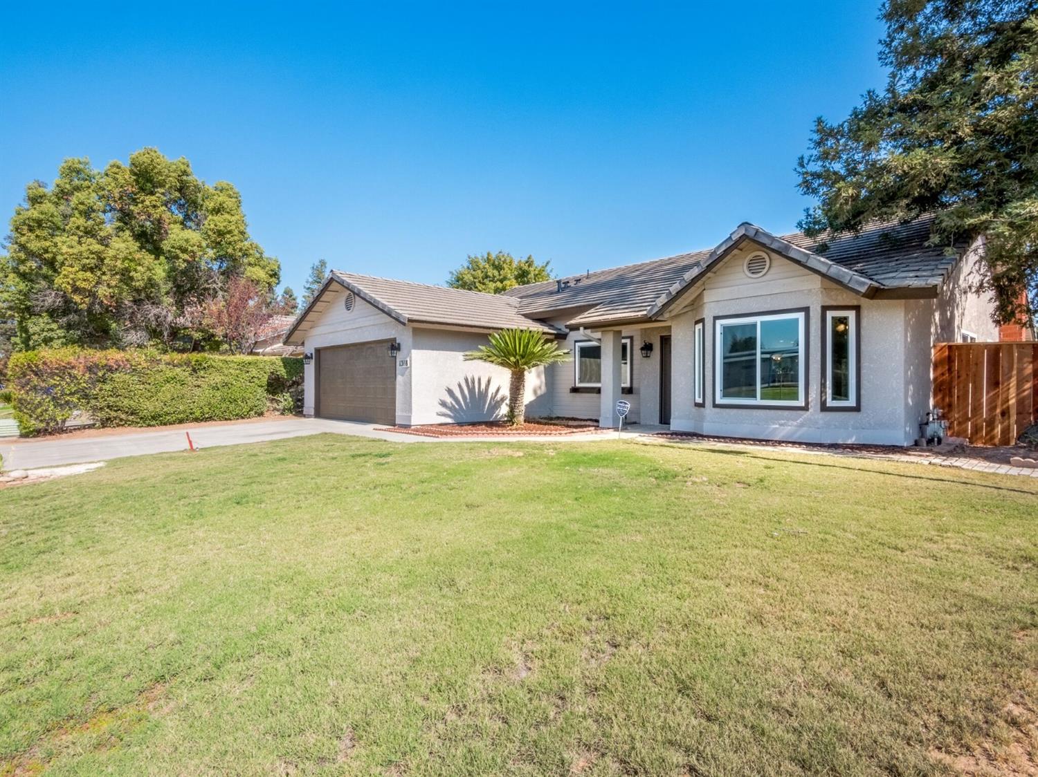1318 Del Altair Avenue Reedley, CA 93654 - Photo 2 of 32 Gallery Image 2
