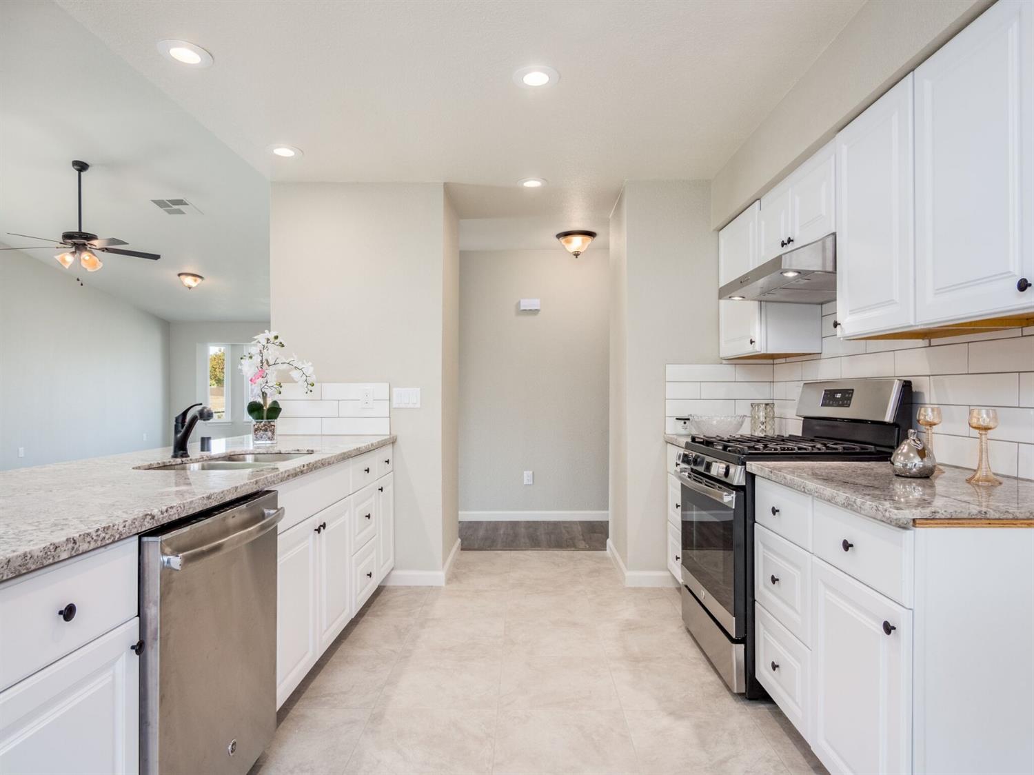 1318 Del Altair Avenue Reedley, CA 93654 - Photo 11 of 32 Gallery Image 11