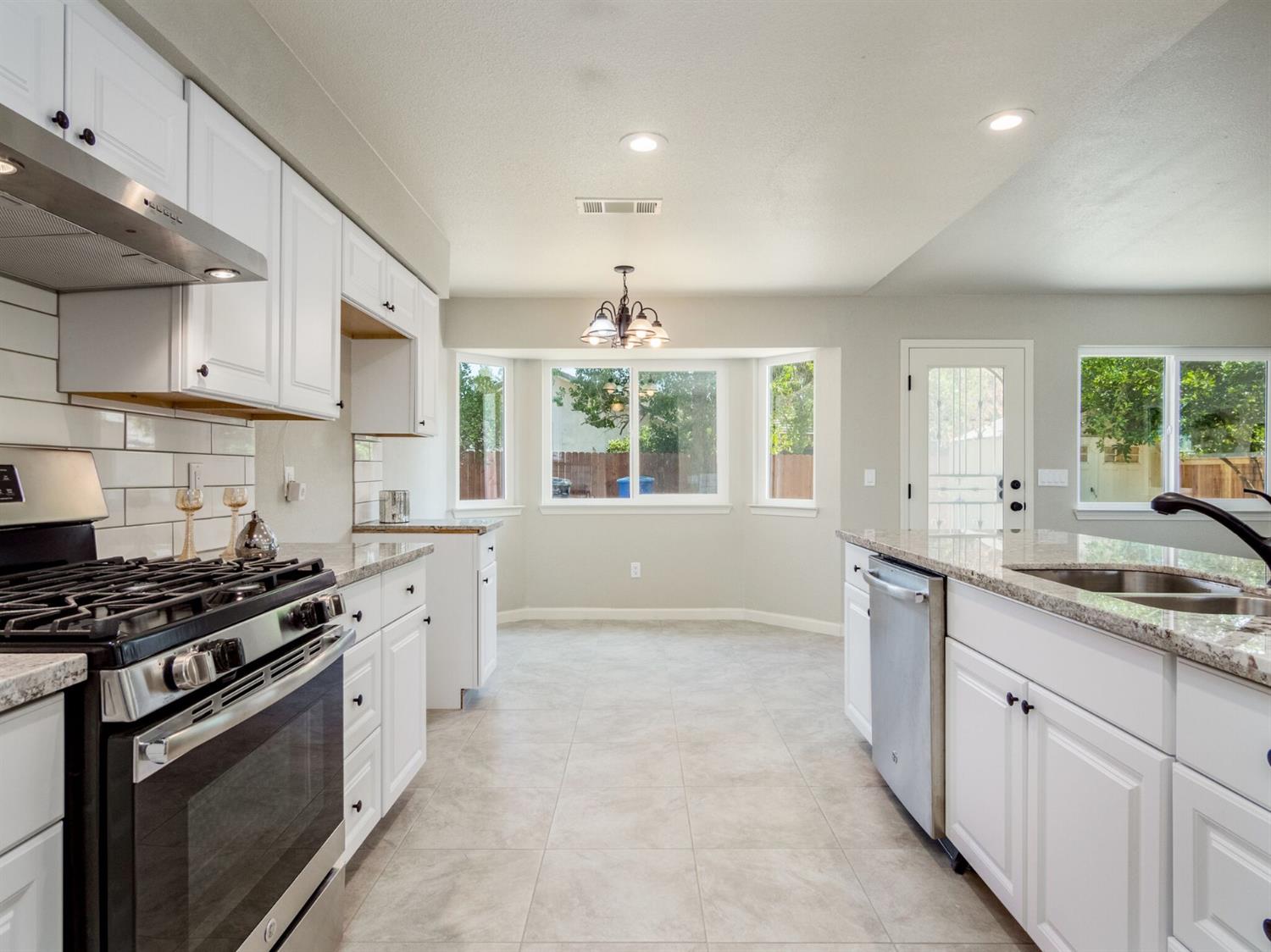1318 Del Altair Avenue Reedley, CA 93654 - Photo 3 of 32 Gallery Image 3